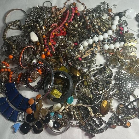 J360 Craft Bulk Bundle of Jewelry - Picture 6 of 8